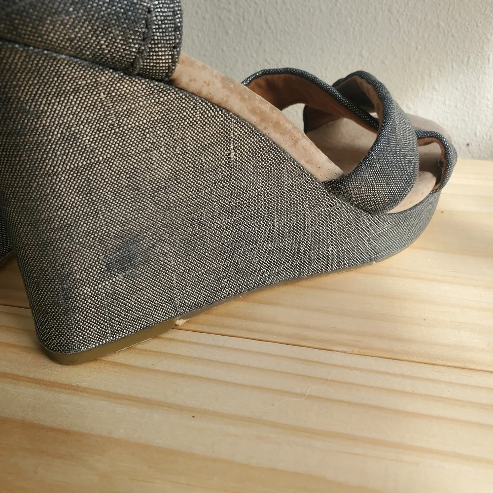 Toms step out